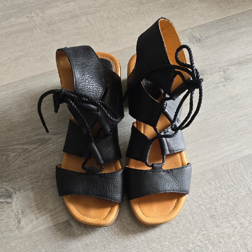 Sperry Elegant Black Strappy Sandals